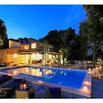 Encinas Villa