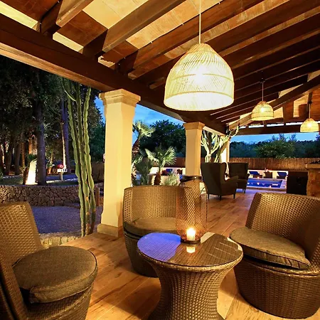 Encinas Villa